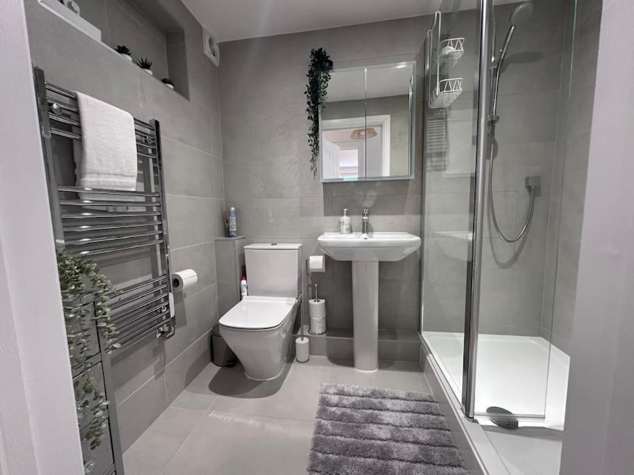 2Bed Ground Floor Flat + Garden Apartment Sunningwell Екстериор снимка